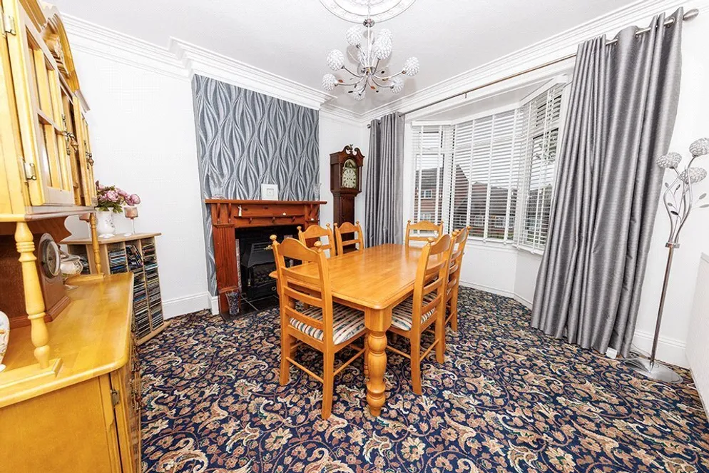 Property carousel item 4