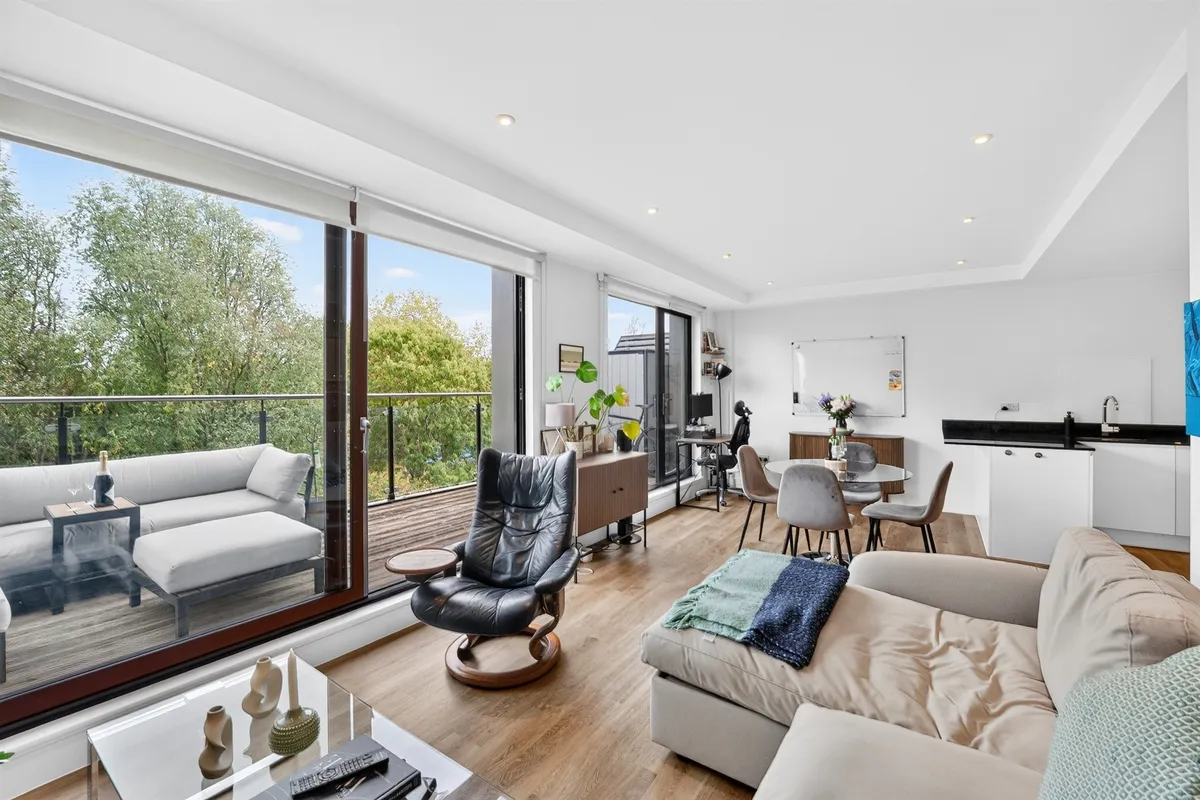 Knaresborough Drive, London