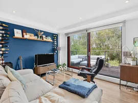 Knaresborough Drive, London thumb 3