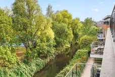 Knaresborough Drive, London