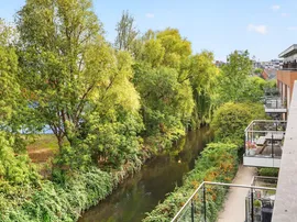 Knaresborough Drive, London thumb 2