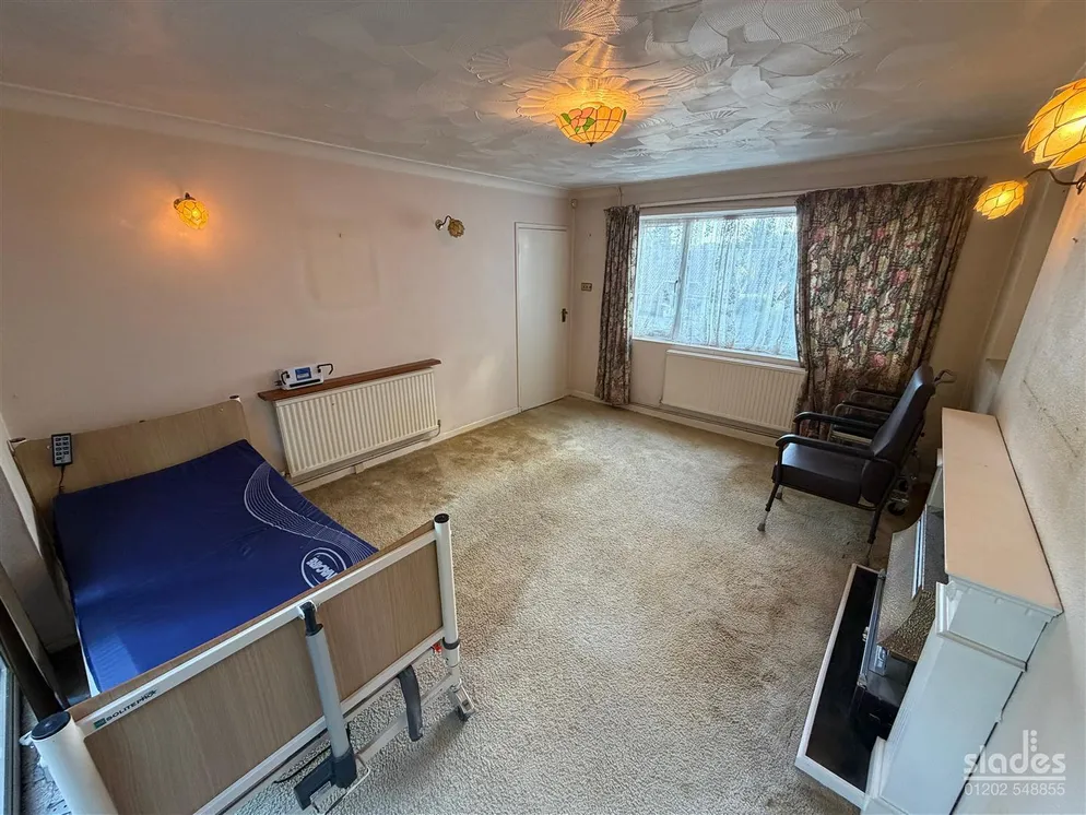 Property carousel item 4