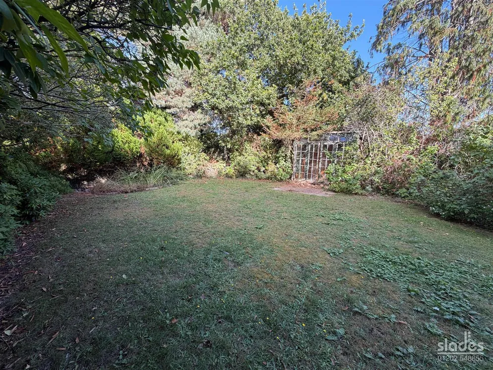 Property carousel item 17