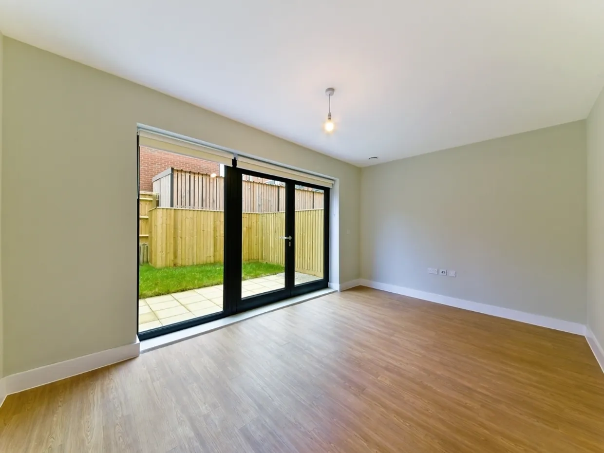 4 Highfield Avenue, 11 Market Street Newbury RG14 photo 2