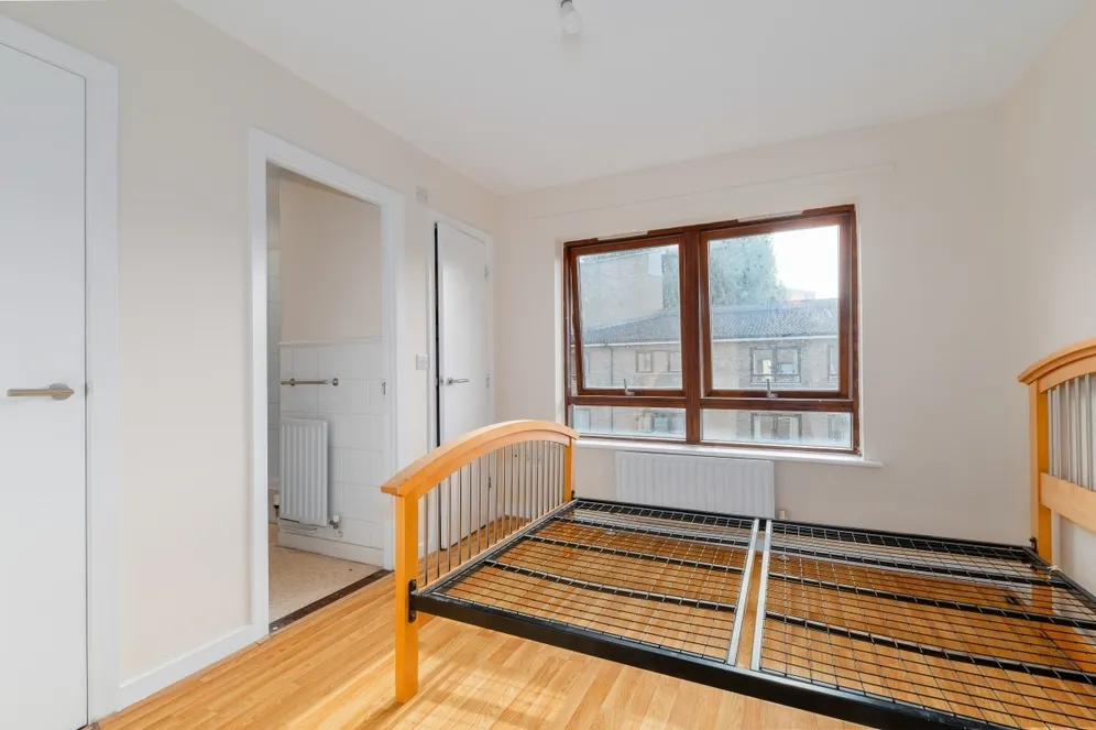 Barchester Street, E14 photo 9