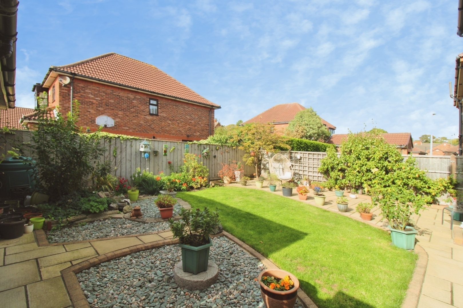 The gardens, Tweendykes, Hull Image 4