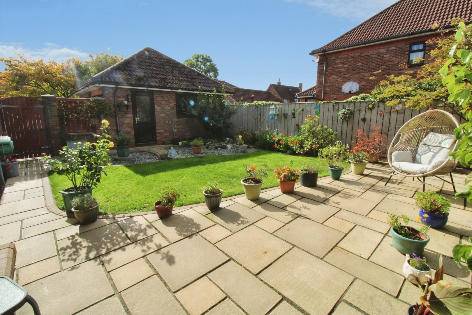 The gardens, Tweendykes, Hull Image 17