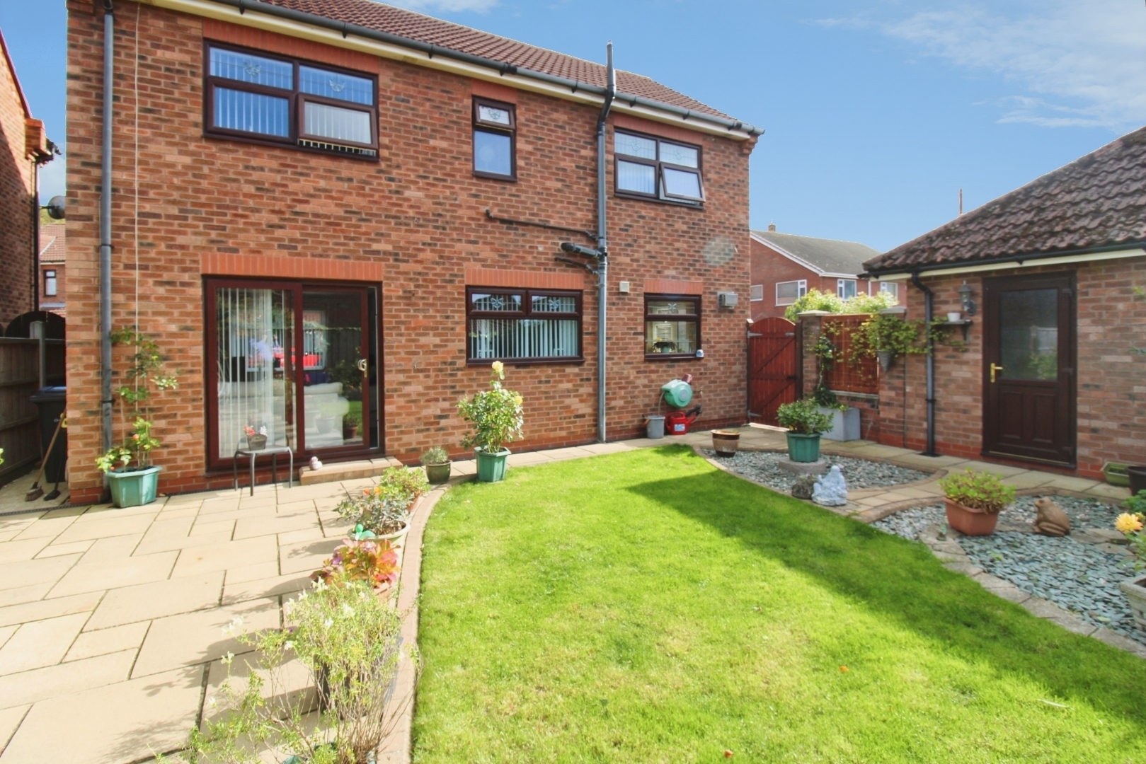 The gardens, Tweendykes, Hull Image 18