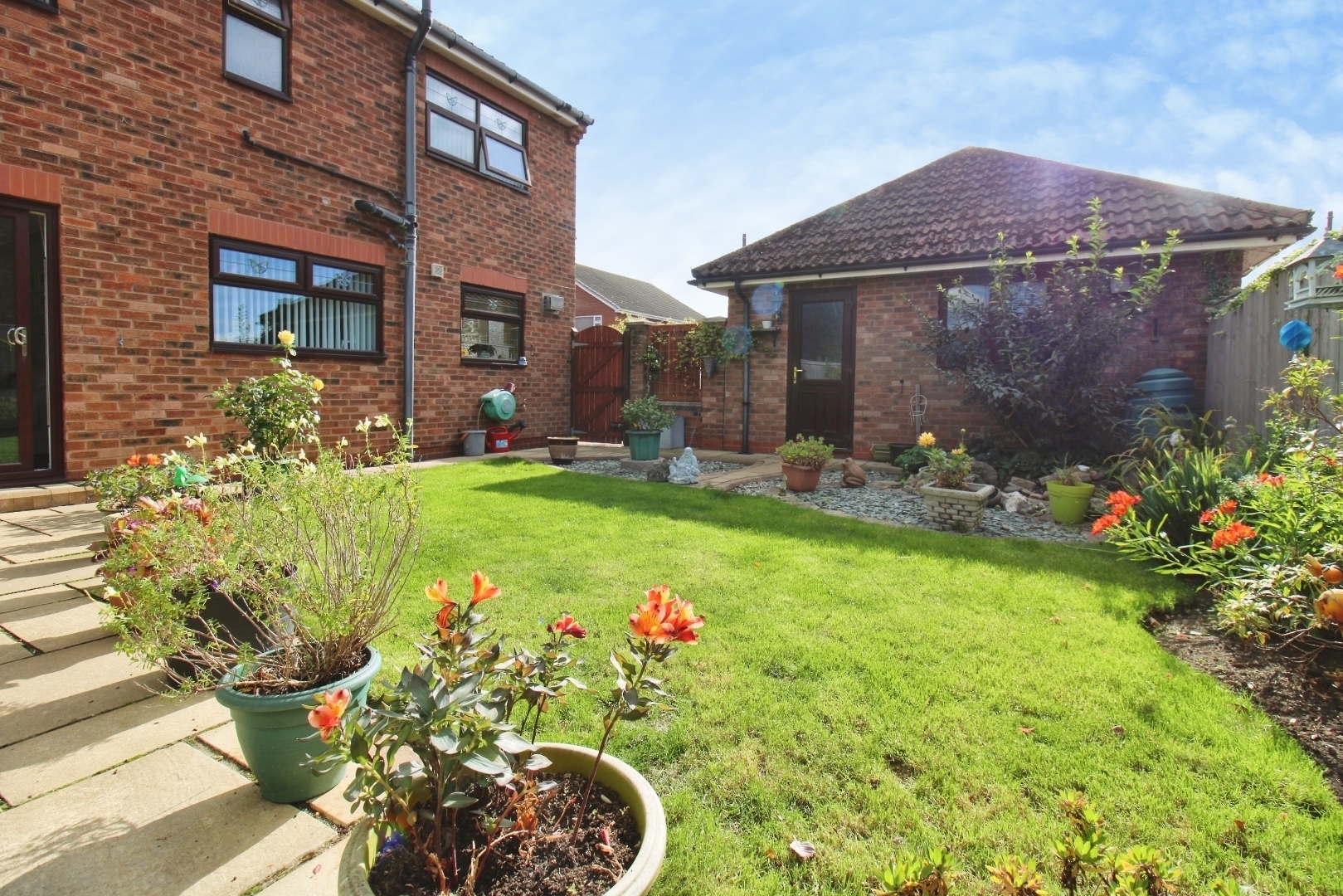 The gardens, Tweendykes, Hull Image 20