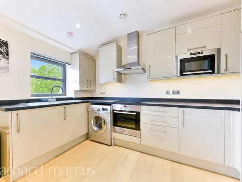 Barnsbury Lane, SURBITONphoto