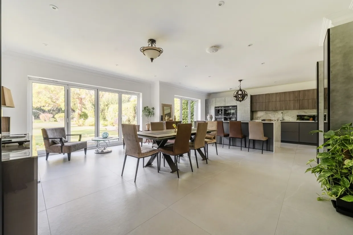 Wolsey Road Northwood HA6 photo 9