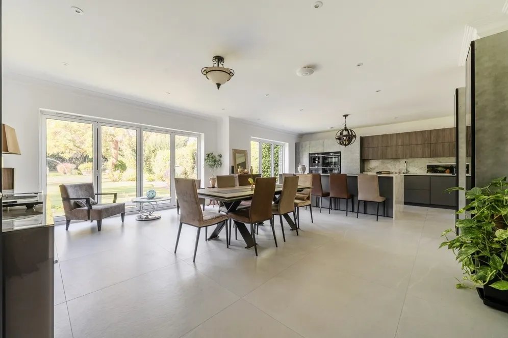 Wolsey Road Northwood HA6 photo 9