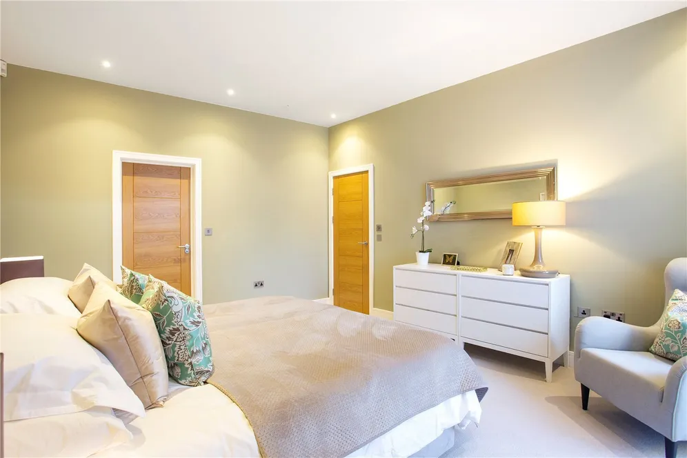 Bramcote Road, London, SW15 photo 10