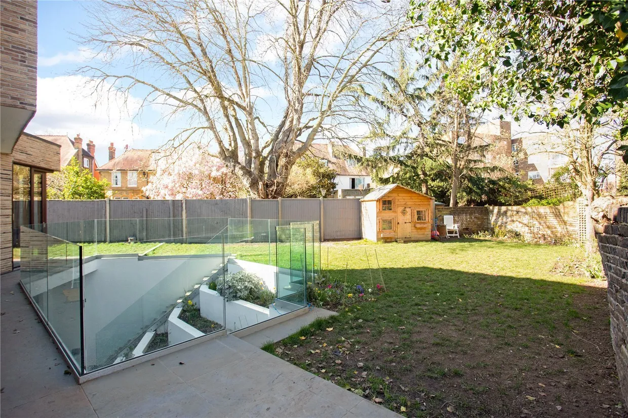 Bramcote Road, London, SW15 photo 12