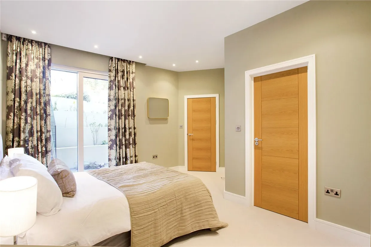 Bramcote Road, London, SW15 photo 17