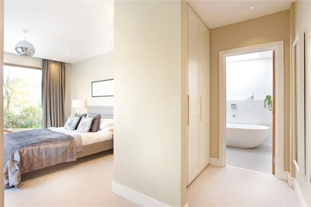 Bramcote Road, London, SW15 photo 21