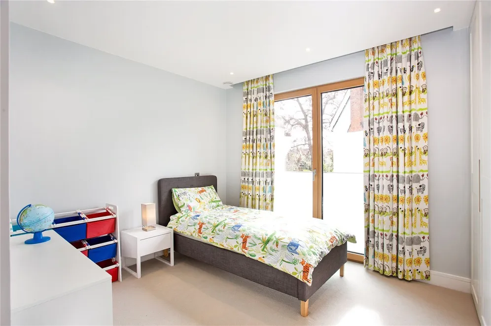 Bramcote Road, London, SW15 photo 23