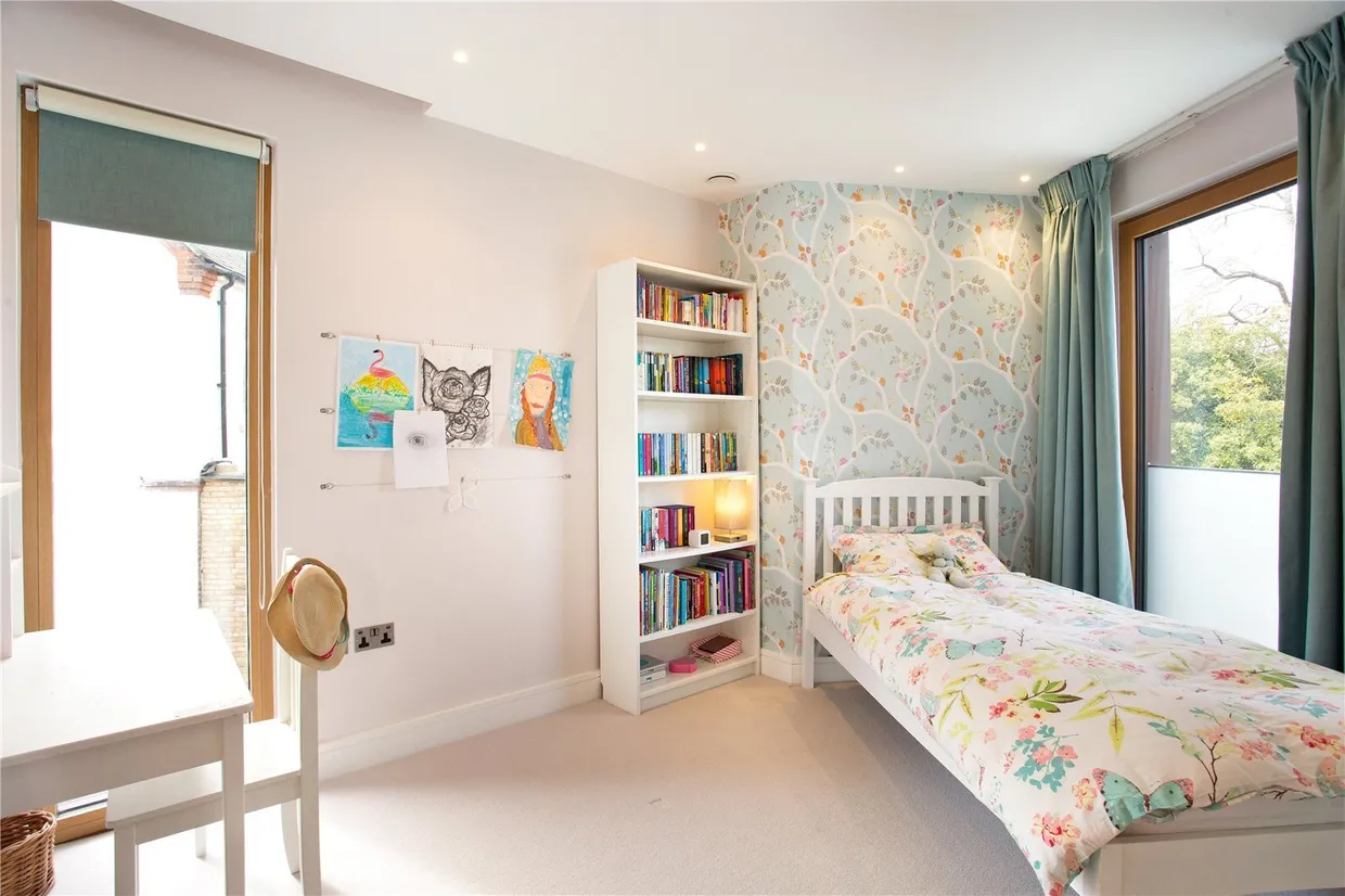 Bramcote Road, London, SW15 photo 24