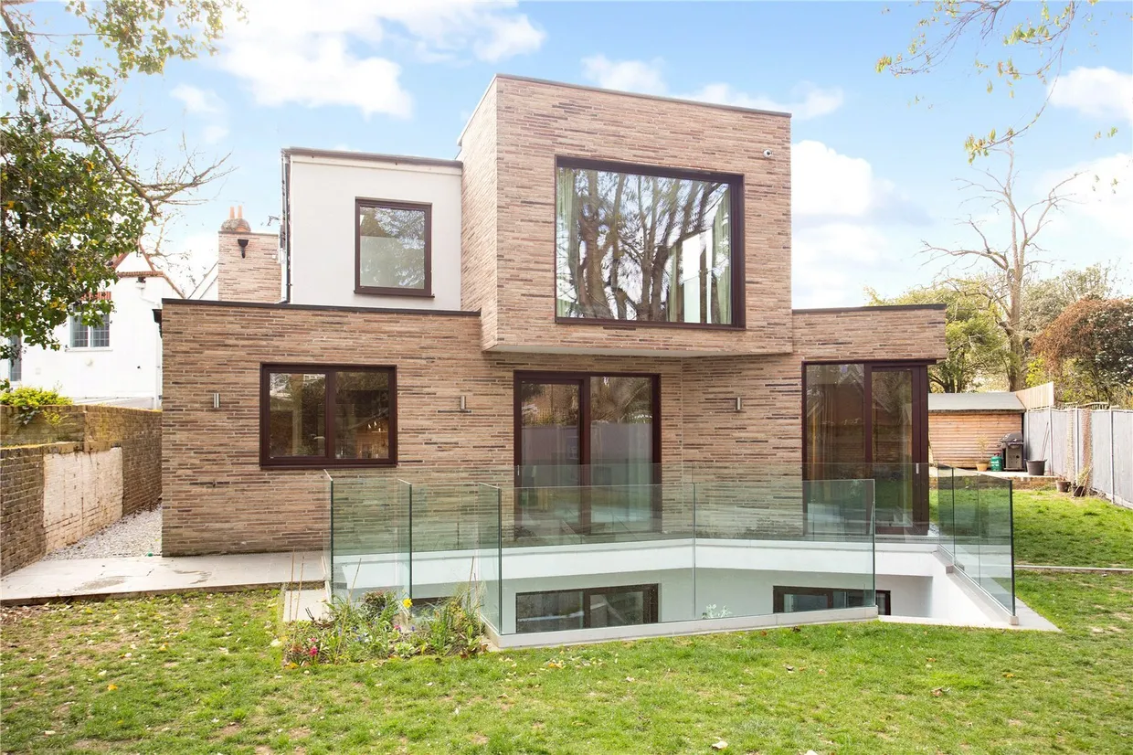Bramcote Road, London, SW15 photo 26