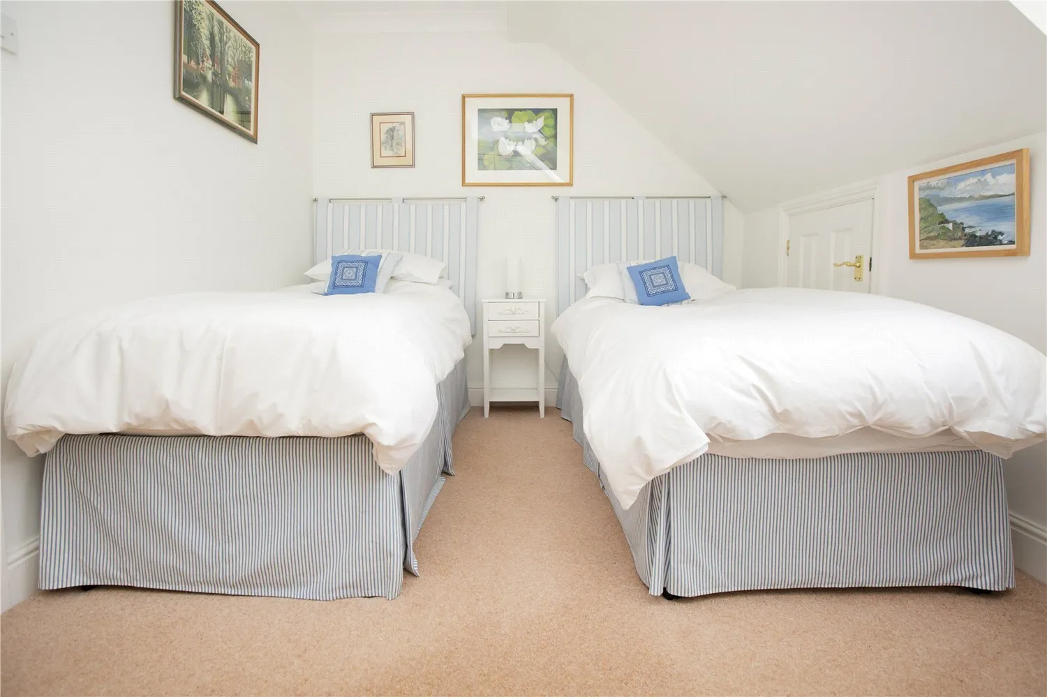 Fosseway, Stow on the Wold, GL54 photo 9