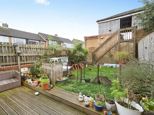 Broadlands Avenue, Pudseyphoto