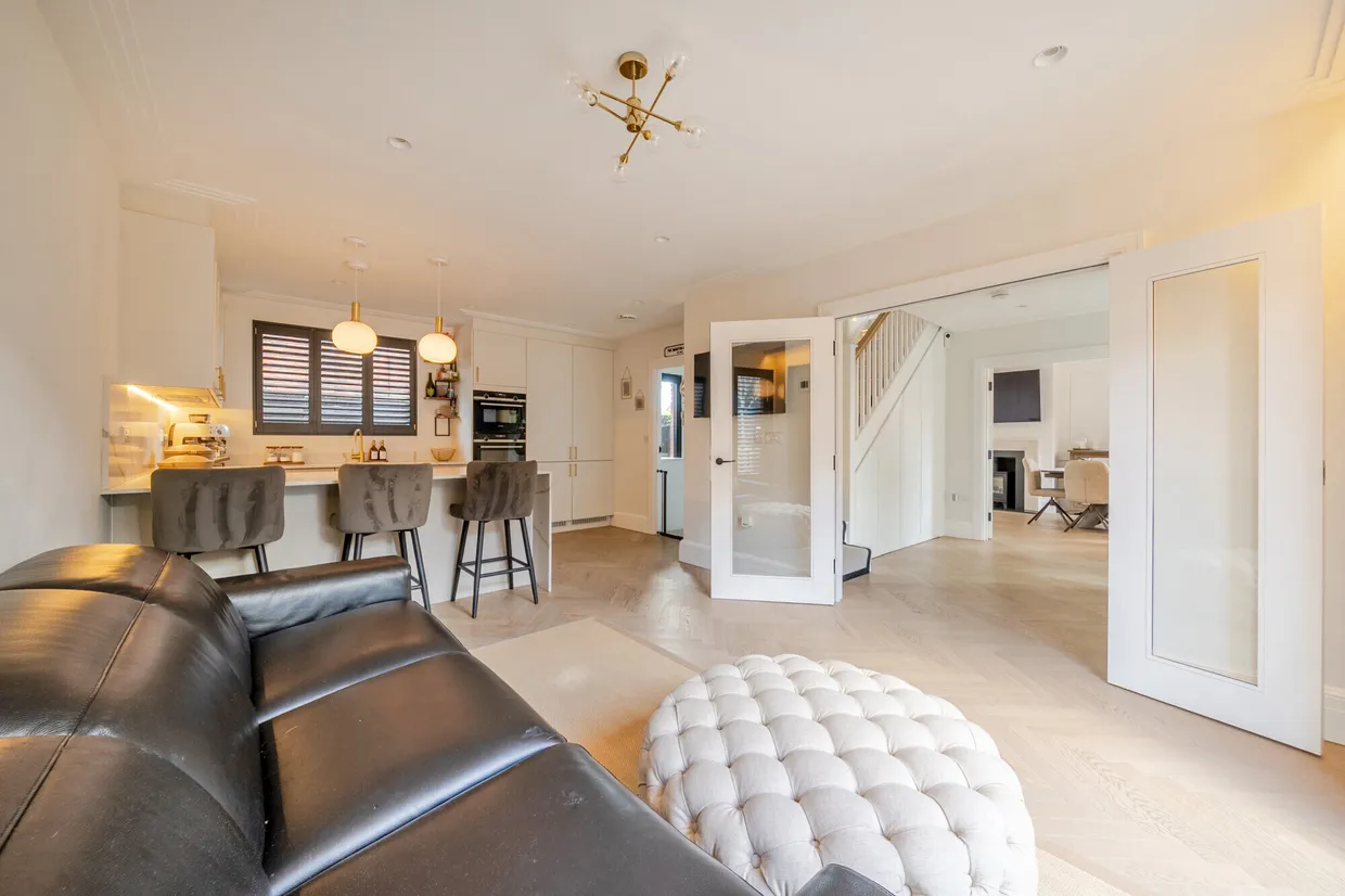 Barons Drive, Cranleigh, GU6 photo 5