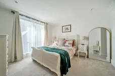 Barons Drive, Cranleigh, GU6 photo 8