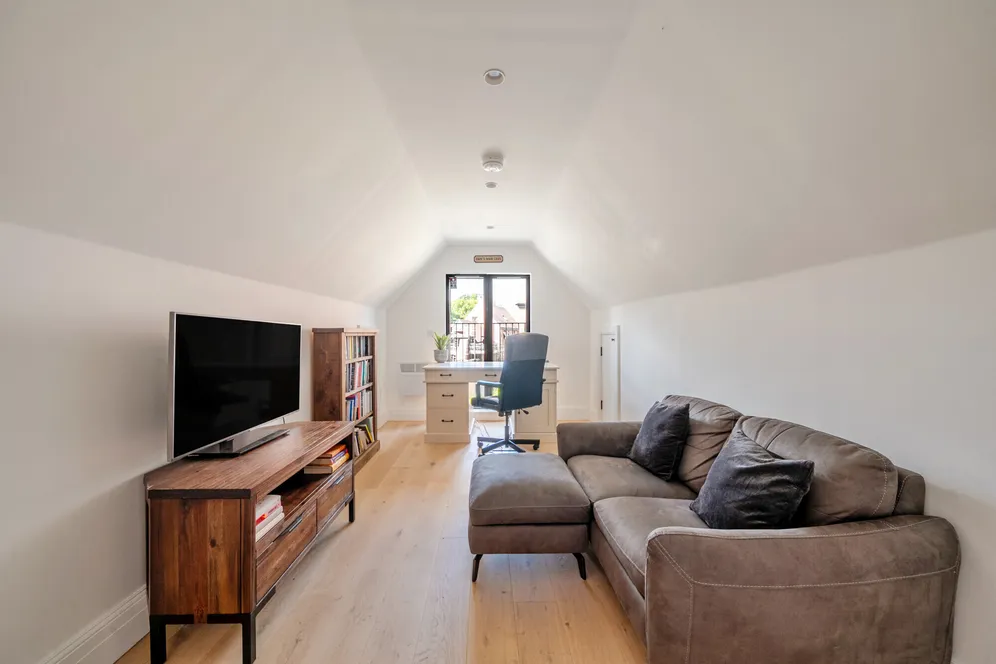 Barons Drive, Cranleigh, GU6 photo 15