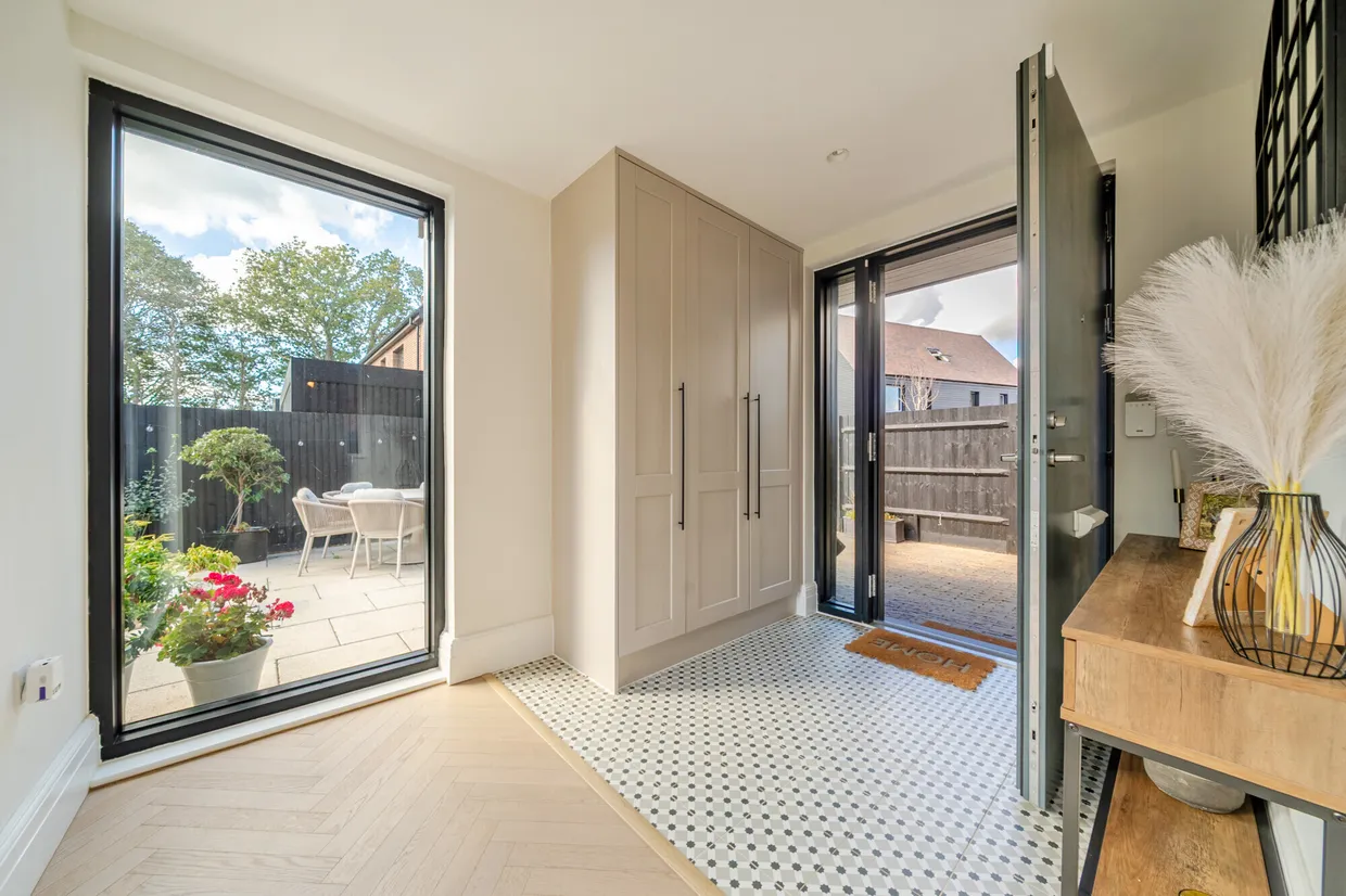 Barons Drive, Cranleigh, GU6 photo 19