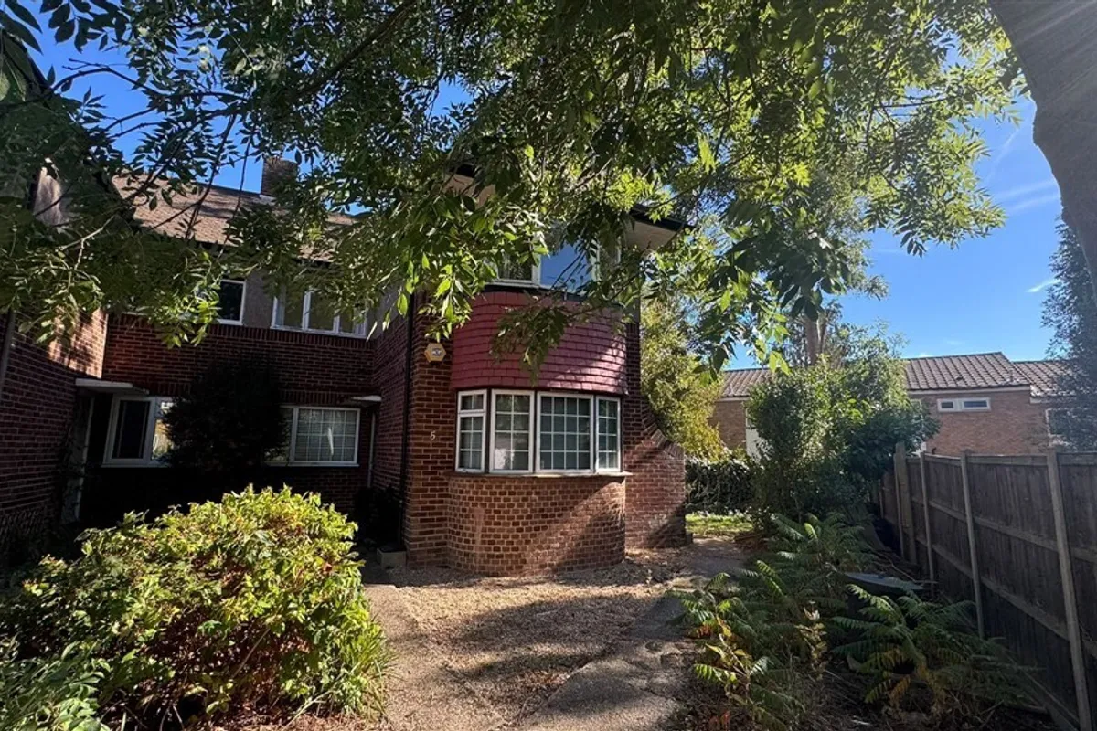 Cranleigh Close, LONDON