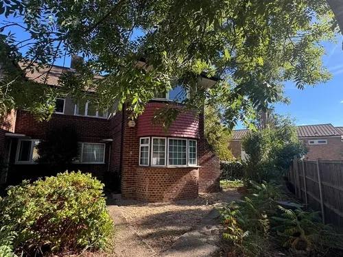 Cranleigh Close, LONDONphoto