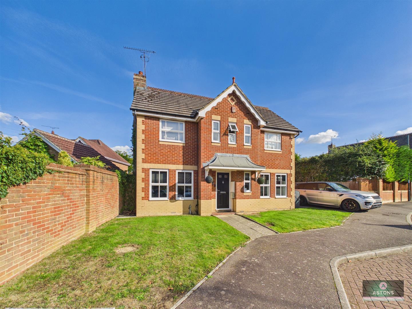 Henley Close, Maidenbower, Crawley Image 1