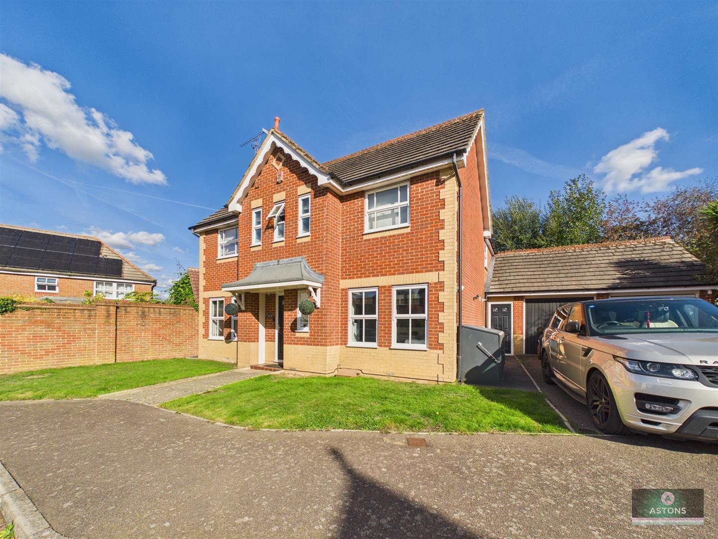 Henley Close, Maidenbower, Crawley Image 26