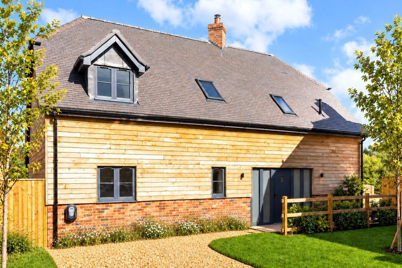Catts Farm, Newbury Road, Headley, Hampshire, RG19 Image 2