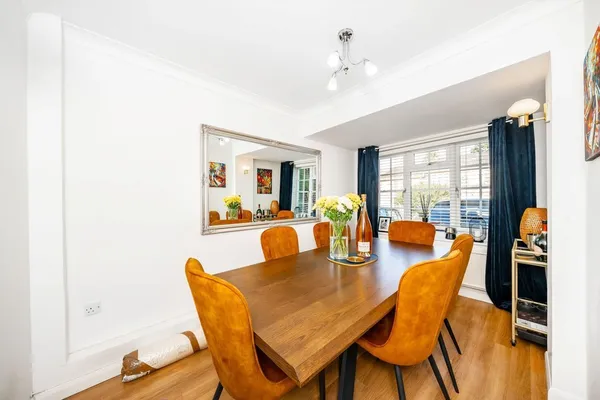 Dresden Way, Weybridge, KT13 photo 4