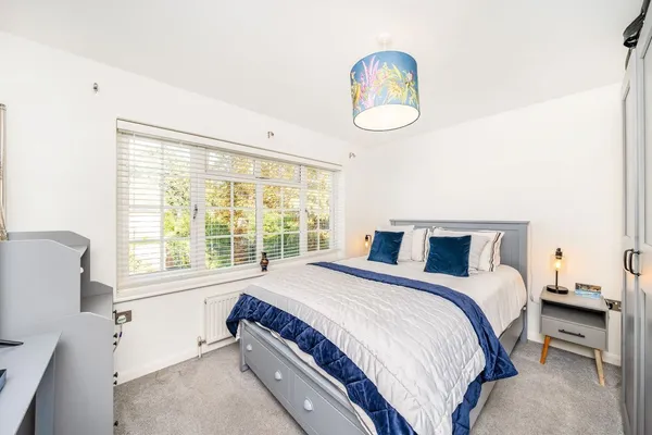Dresden Way, Weybridge, KT13 photo 6