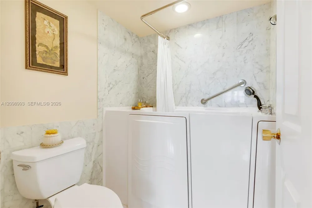 3200 Port Royale Dr N, Fort Lauderdale, FL 33308