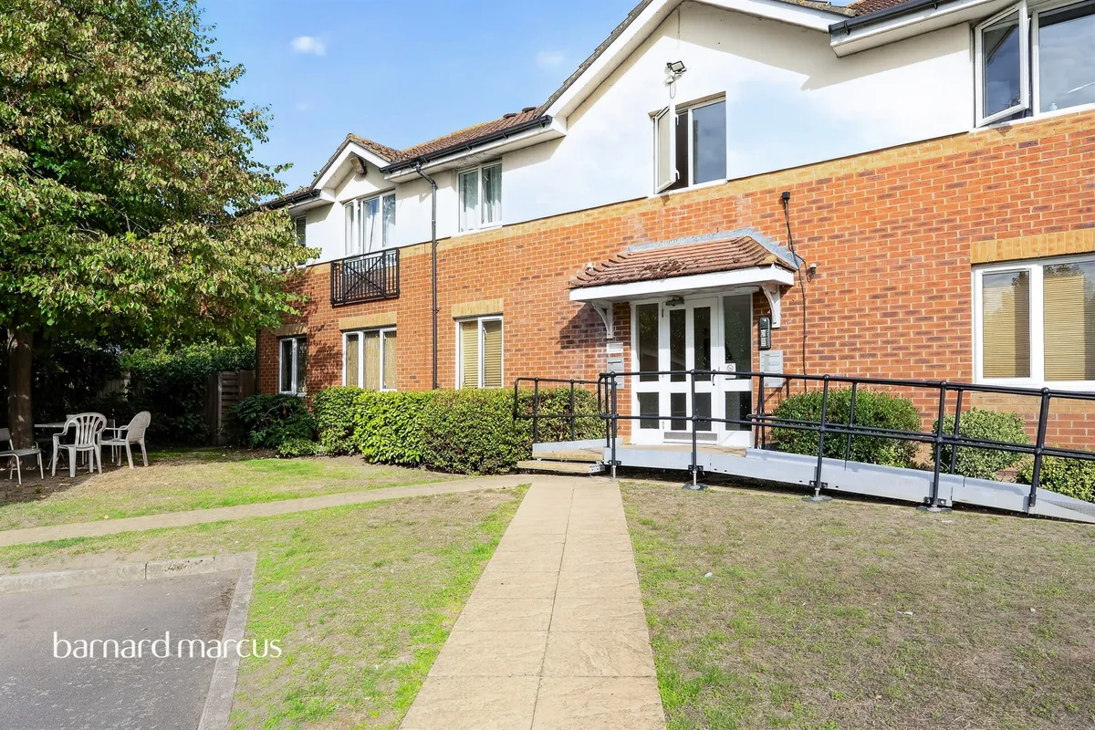 Pacific Close, FELTHAM