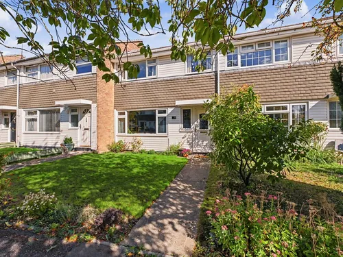Faversham Close, Tringphoto