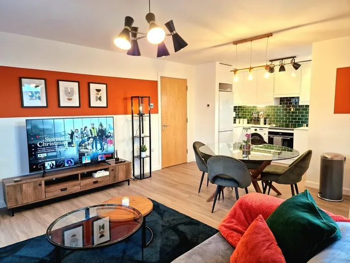 Property carousel image 3