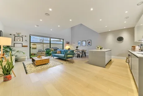 London SE27