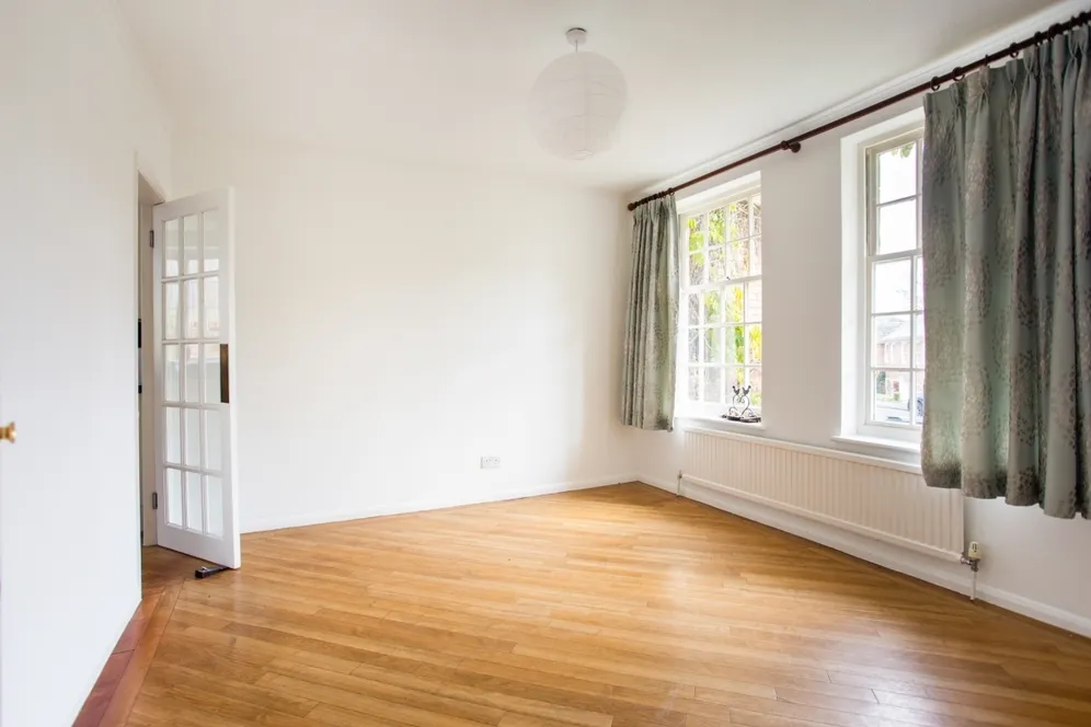 Fairford Close Haywards Heath RH16 photo 4