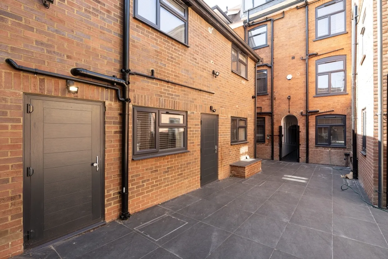 London Road St Albans AL1 photo 9