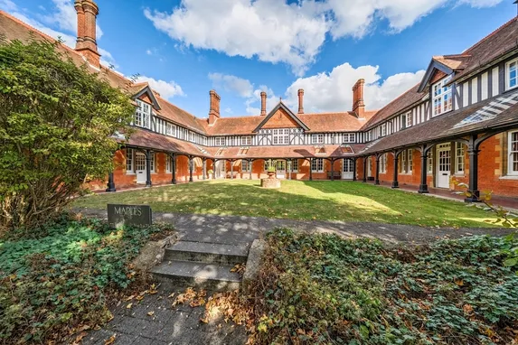 Clarence Road Harpenden AL5