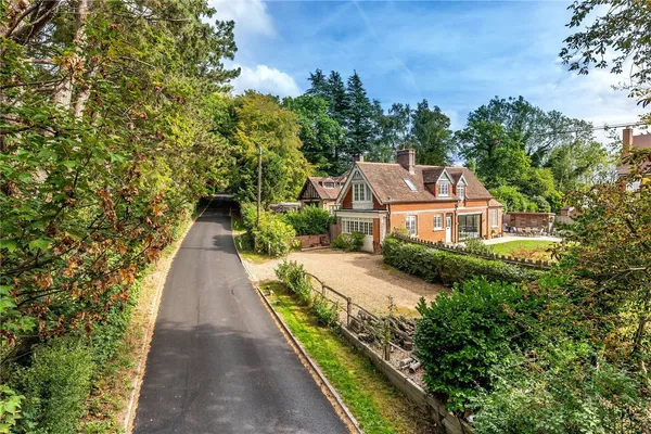 The Ridge, Woldingham, CR3 photo 1