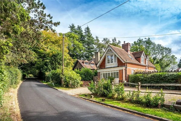 The Ridge, Woldingham, CR3 photo 25