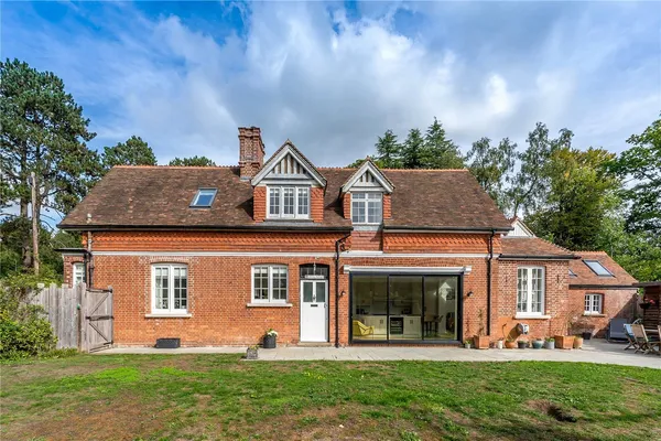 The Ridge, Woldingham, CR3 photo 26