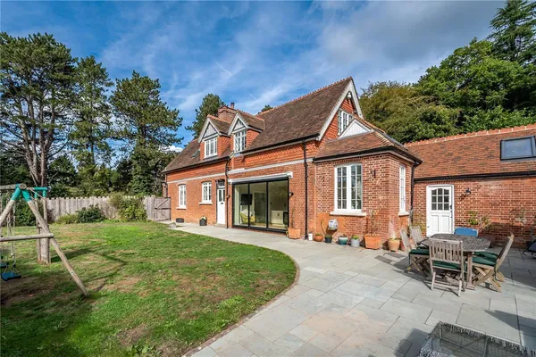 The Ridge, Woldingham, CR3 photo 30