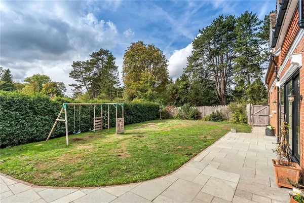 The Ridge, Woldingham, CR3 photo 31