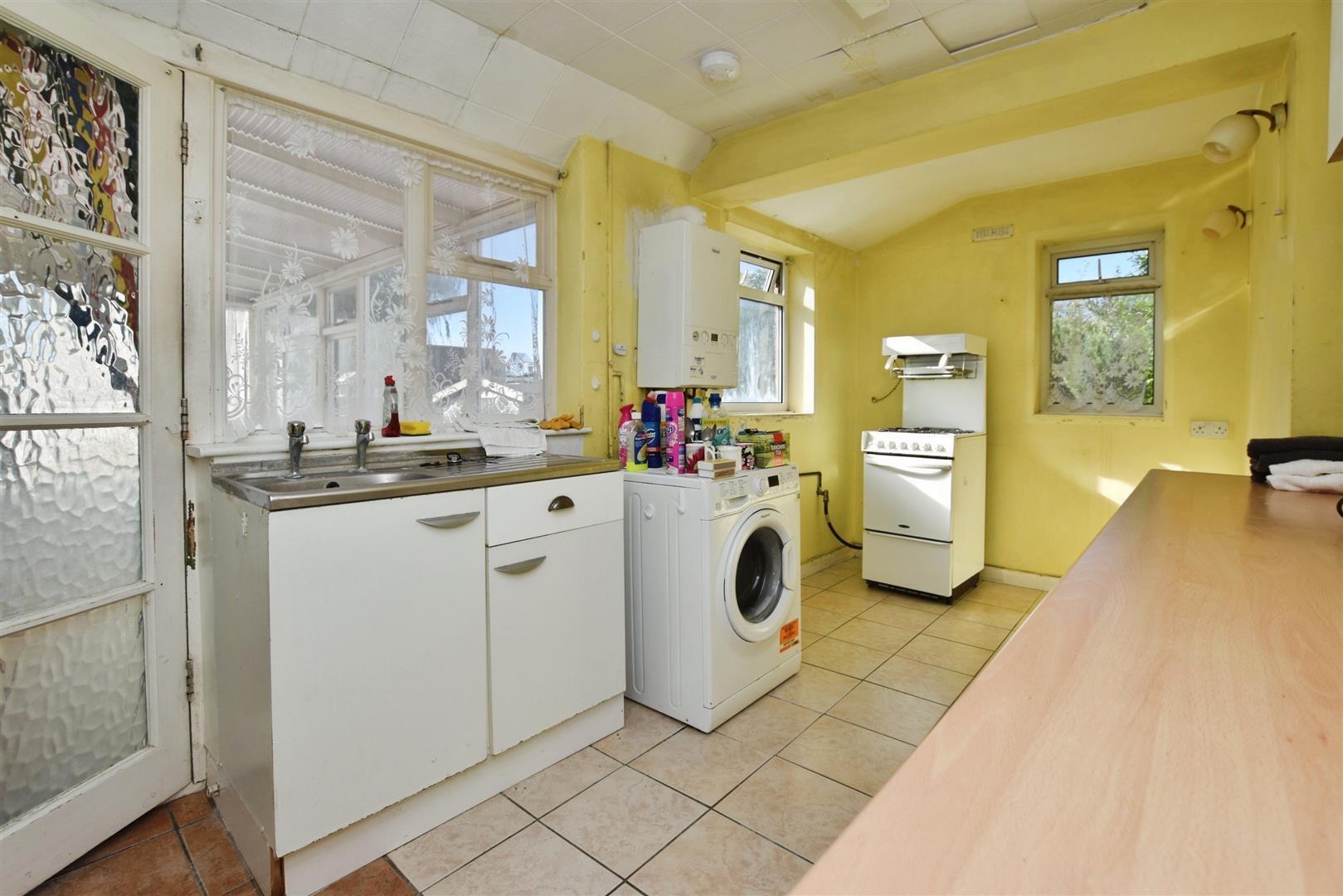 Chichester Bungalows, Sproatley Image 10